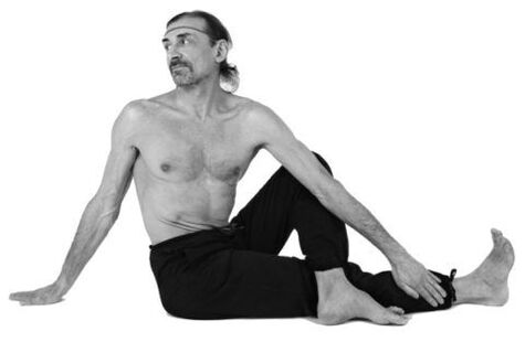 Latihan memutar marichiasan